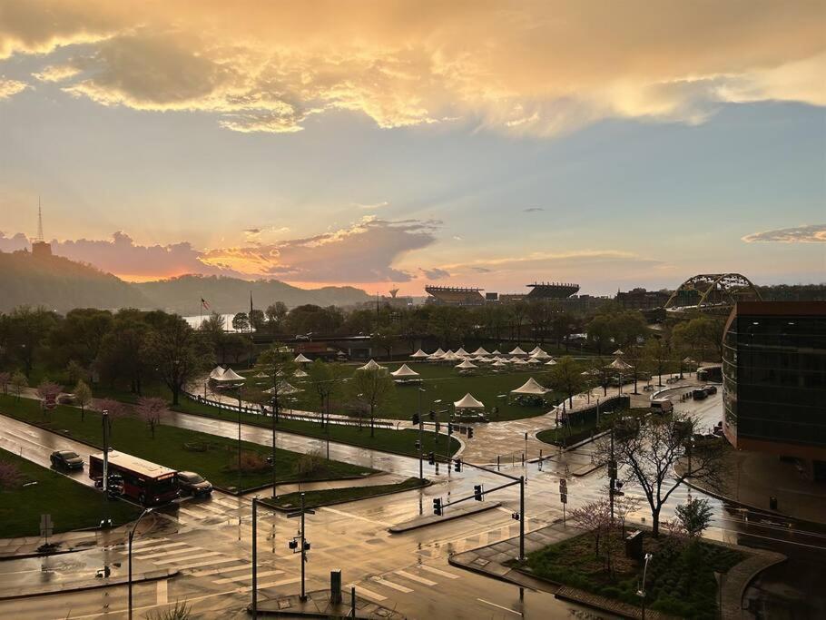 Sweeping Stadium Views Wonderfully Located 24-7 Parking Gym Lounge พิตต์สเบิร์ก ภายนอก รูปภาพ
